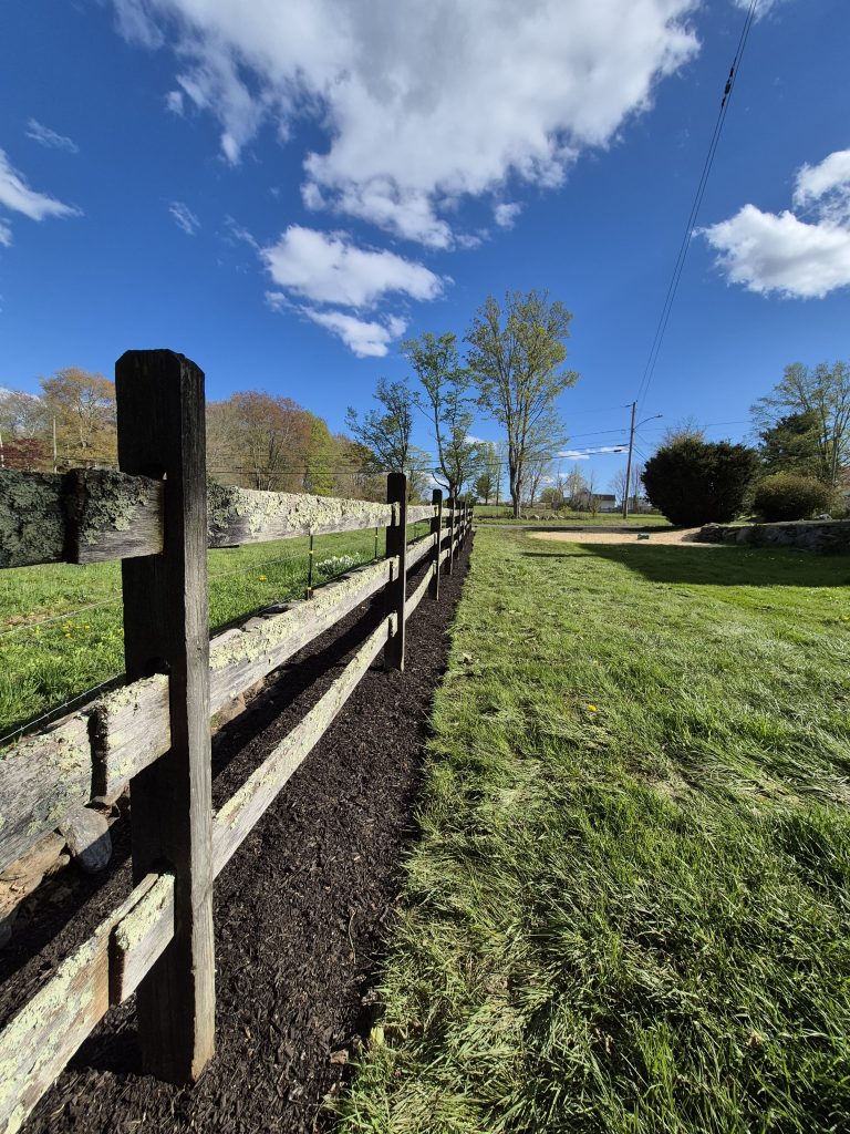 Residential mulch installation and landscape maintenance